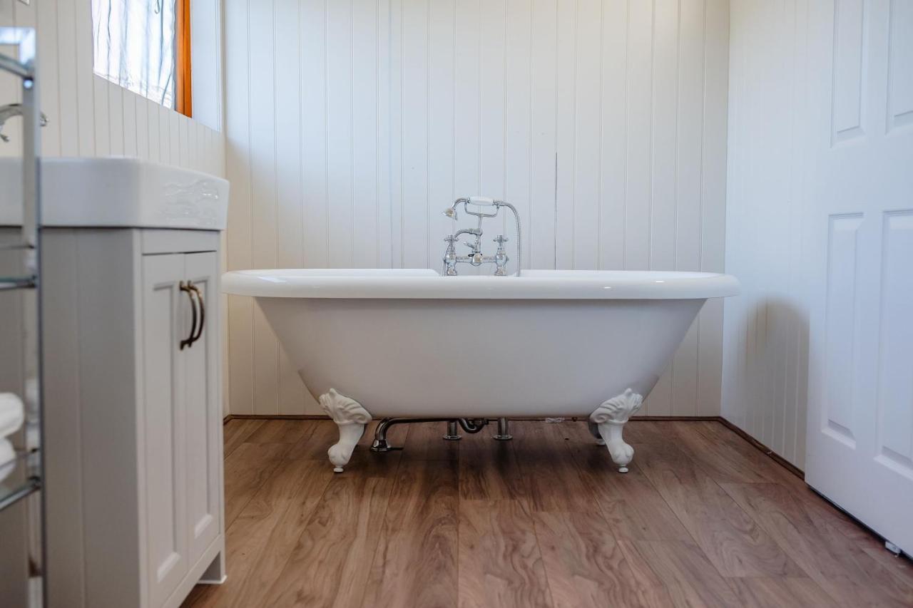 Hencote Vineyard Glamping Village Shrewsbury Ngoại thất bức ảnh